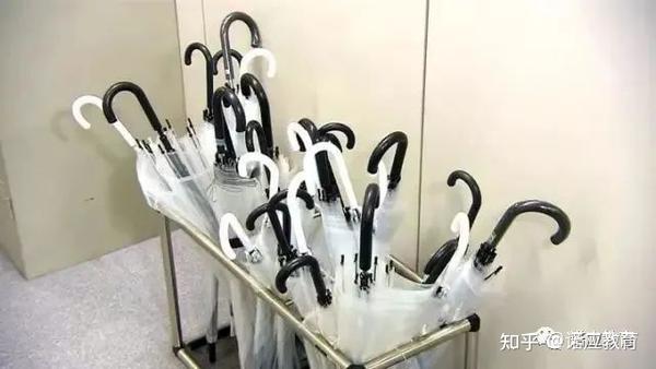 日本人为什么喜欢打透明长柄伞,很少人用折叠雨伞? - 知乎