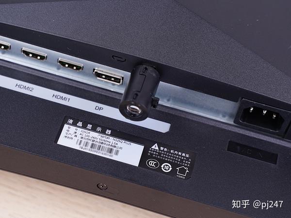 ▼将附件的投影灯插到显示器背面的micro usb接口就可以了.