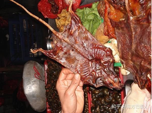 美味的烤耗子,啊,死了来个特写,市场上砍鱼的妇女,手法彪悍娴熟一对