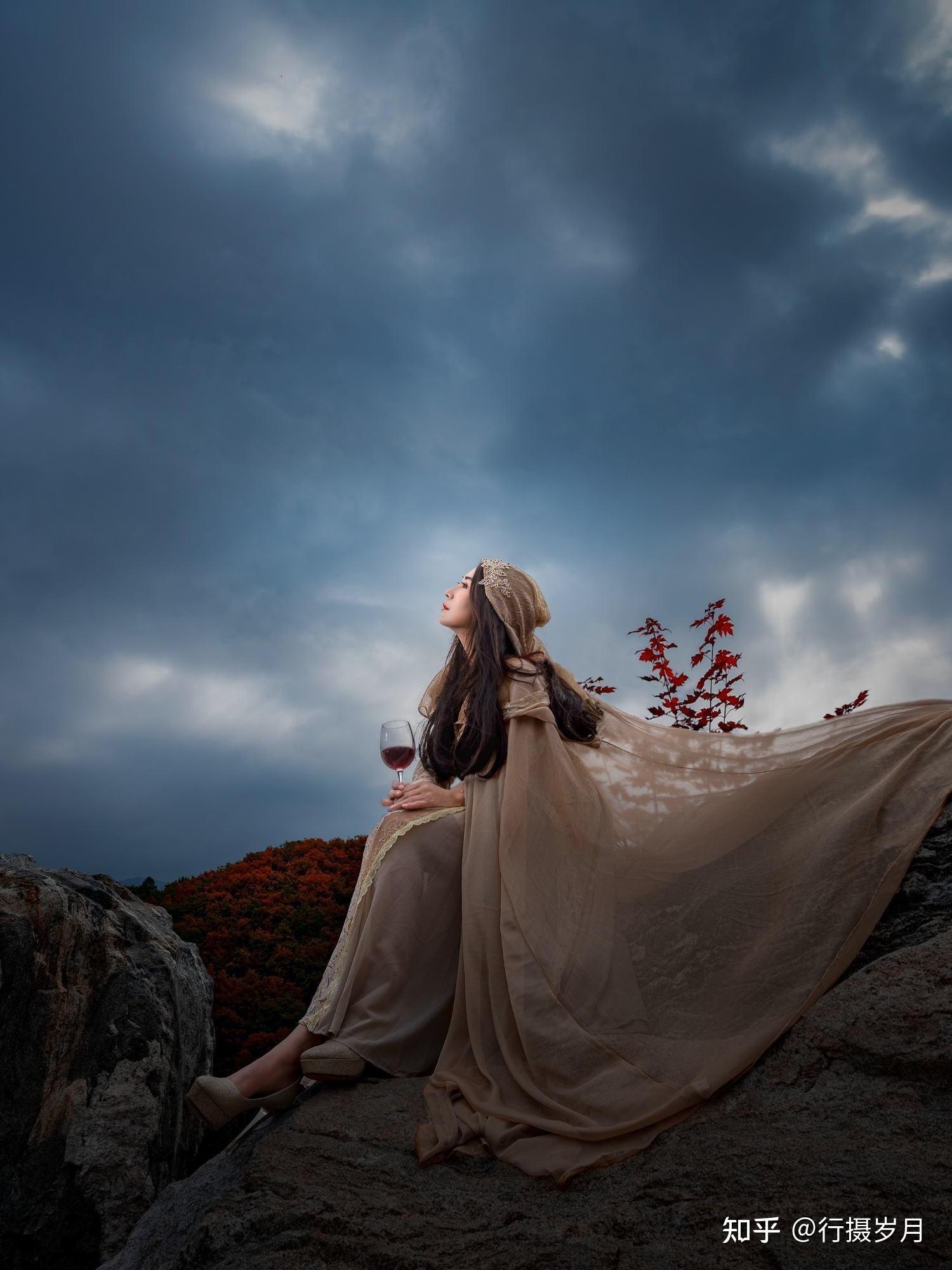 这条生命的路,注定最后一个人行走,时光是无情的,它最终会把我抛在一