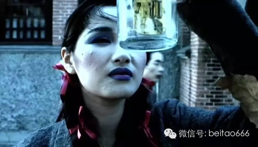 小脸惨白的瞿颖危情少女