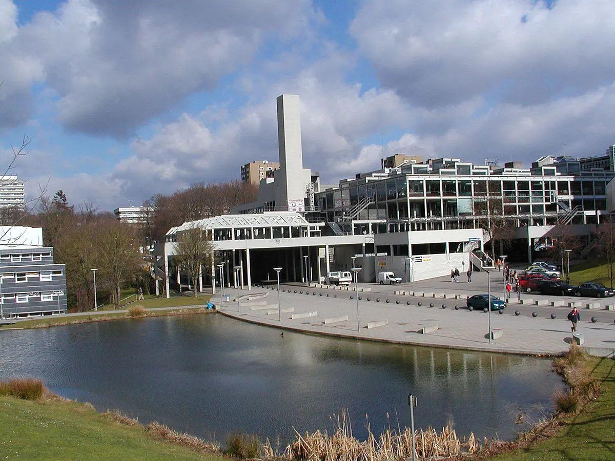 是巴登-符腾堡州的高等学府,不仅是德国顶尖的国立理工大学之一,也是