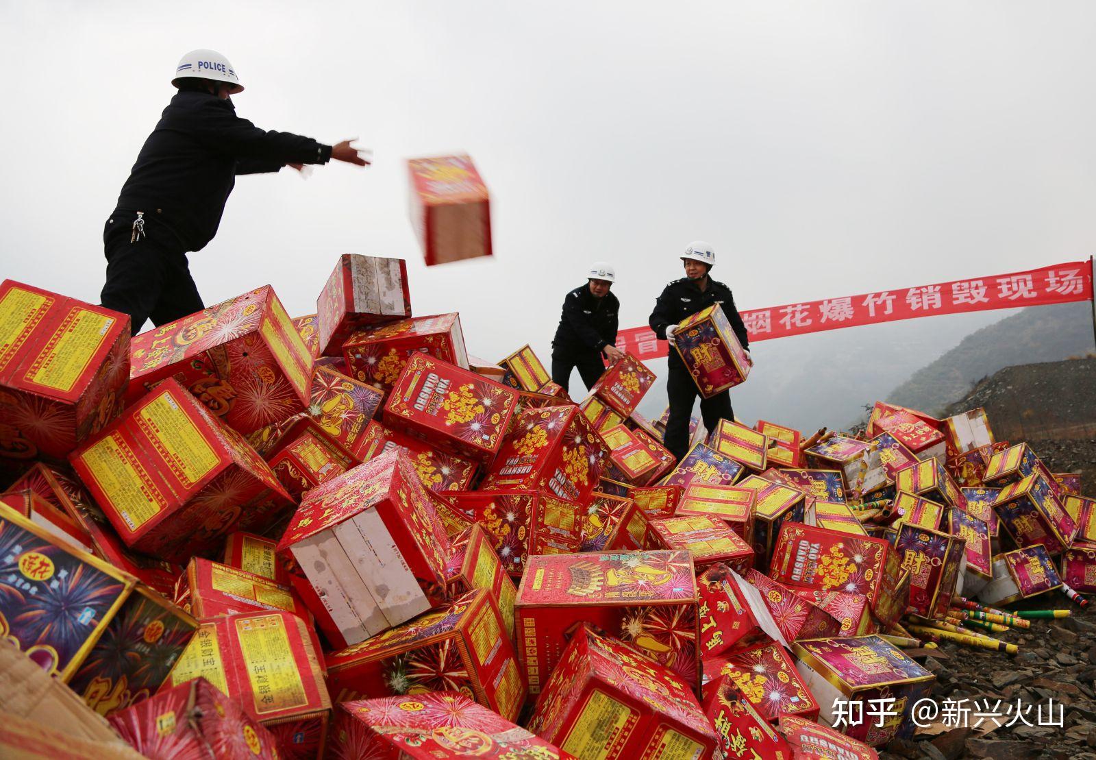 多地传春节解禁烟花燃放教授解禁烟花民间呼声不高网友怒驳