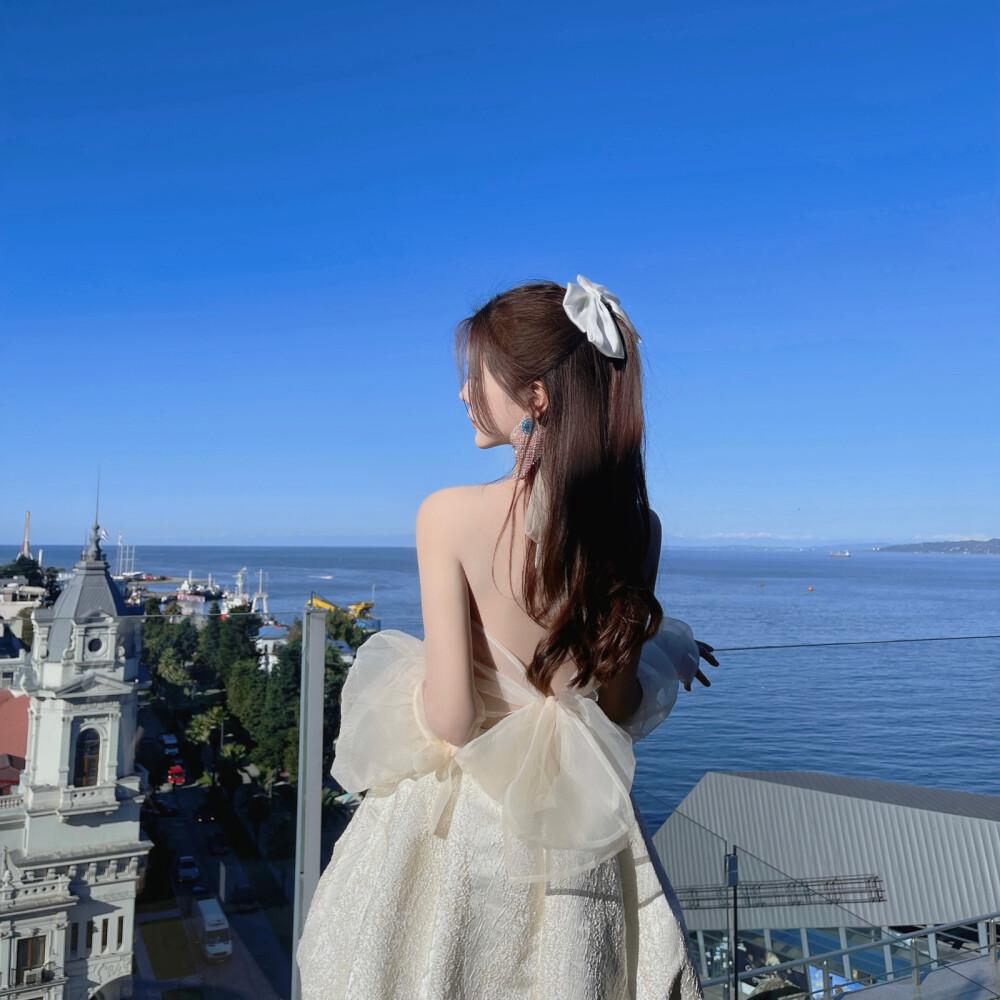 有收集背影的女人物头像或动漫头像吗