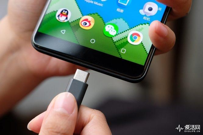 如何评价HTC U12+?