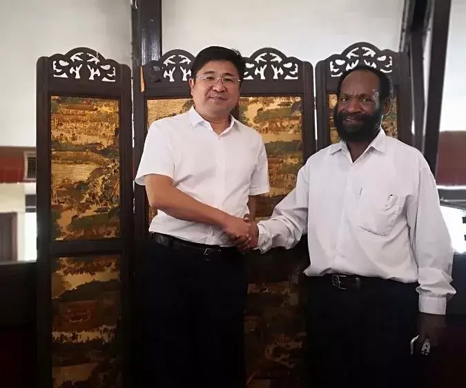 开源投资,应通科技总裁赵光波先生受巴布亚新几内亚总理邀请参加apec