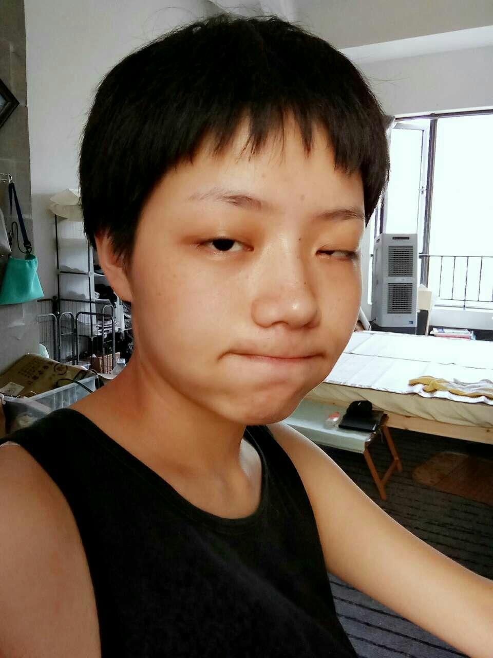 女生在留长发期间最难留的过程中应该留个怎样的发型才不至于那么丑