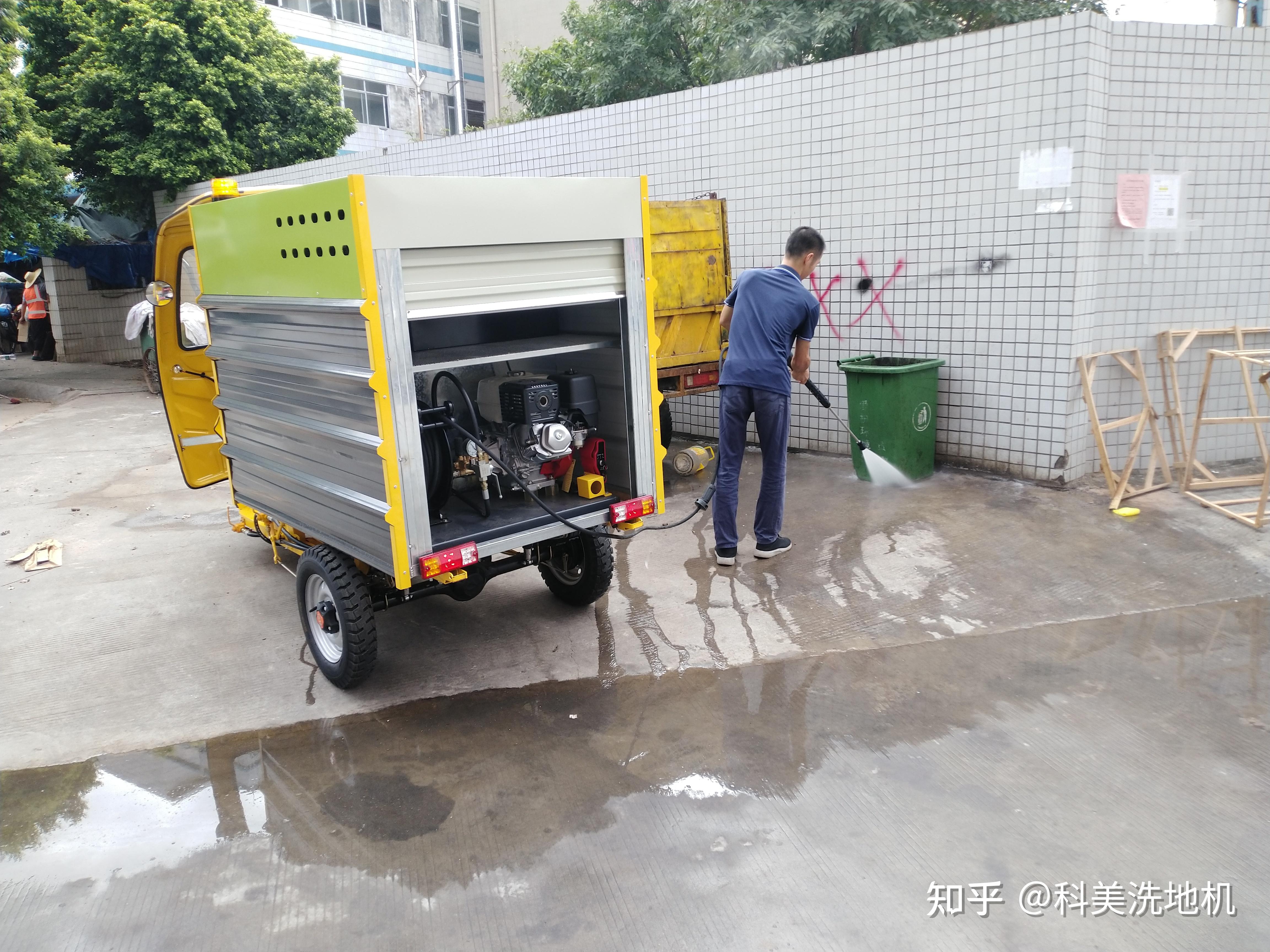 新能源电动三轮车冲洗降雨过后路面积沙积土积垢