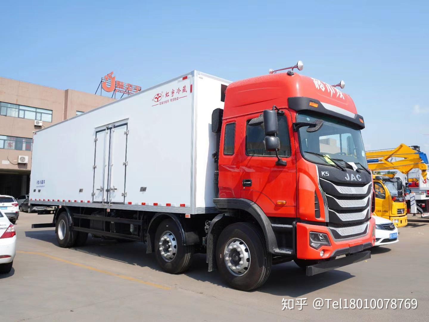 江淮格尔发k5小三轴高顶双卧6米8冷藏车66排量245马力