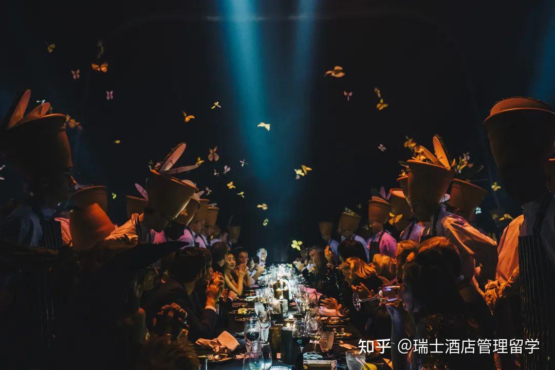 EHL瑞士洛桑酒店管理学院帕苏格校区学生的