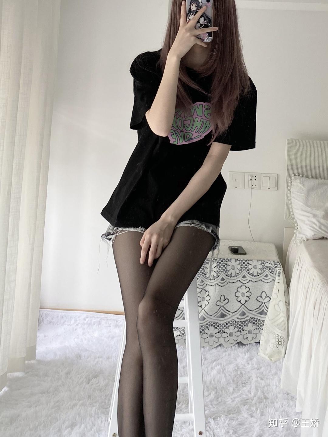 怎么样穿丝袜最好看 v2-831d6bab9caa448d3958be15e776d05e_r.jpg