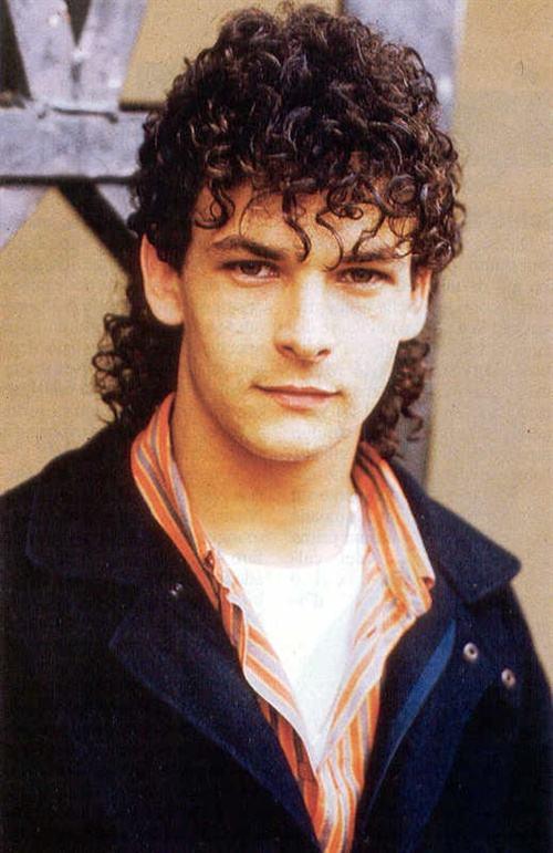 足球运动员里,谁最有故事性?足球生涯最精彩?