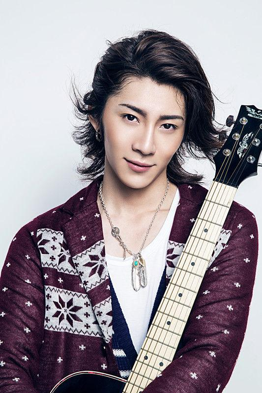 个人经历代表作有《天空之城》,《瀛寰之志》,《铠甲勇士拿瓦》等