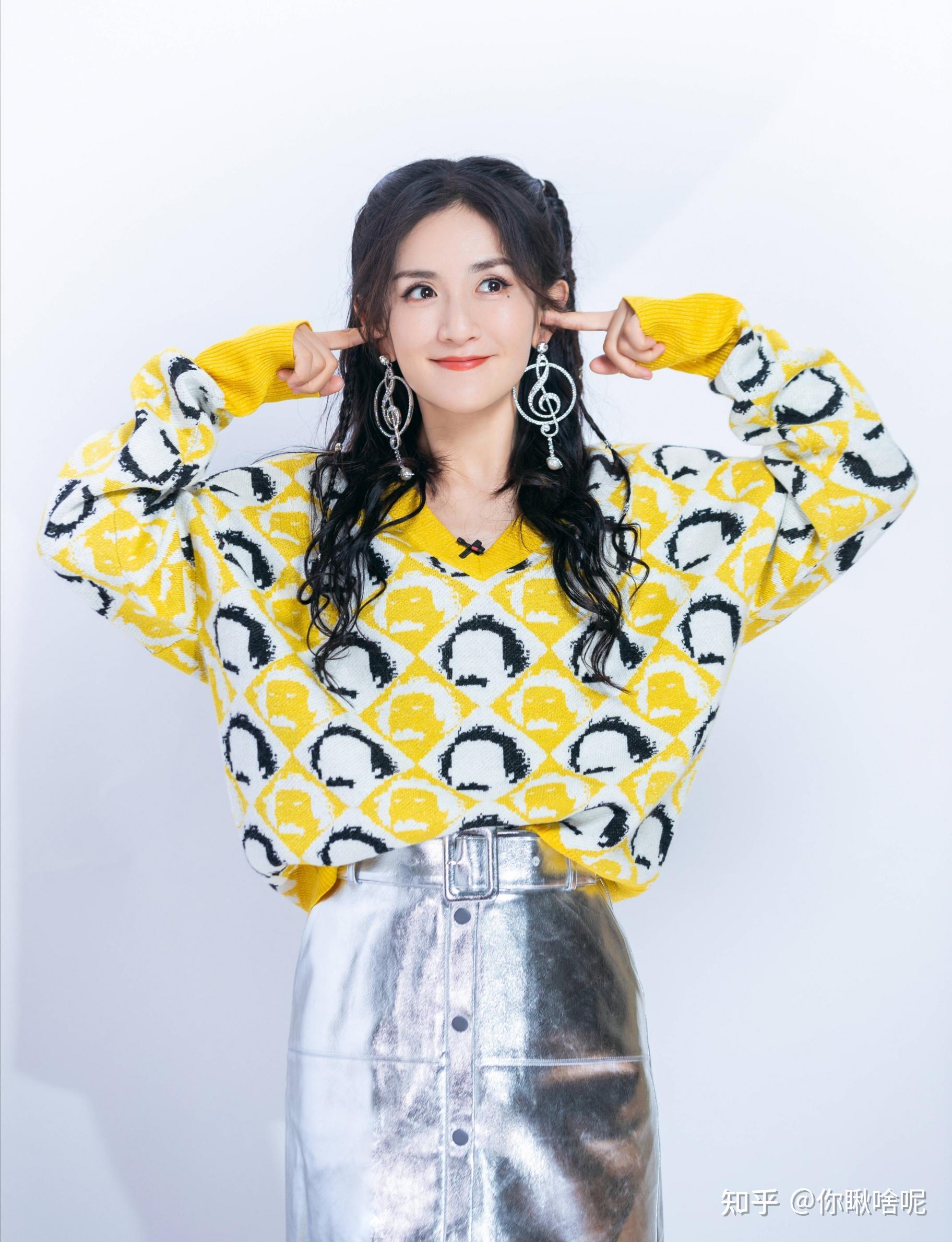 主持人谢娜:嫁小1岁张杰,婚后连生三娃,如今一家五口其乐融融 - 知乎