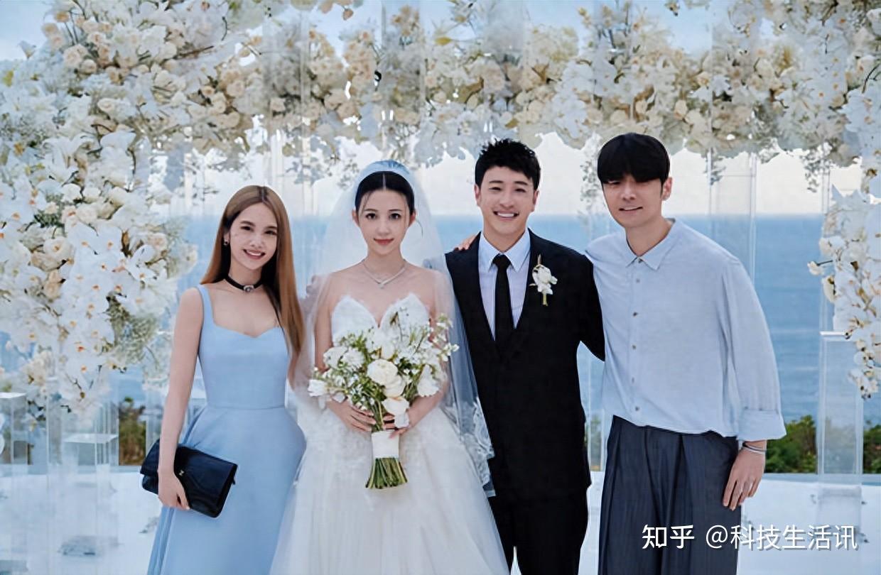 杨丞琳李荣浩参加潘玮柏婚礼穿情侣装甜蜜幸福