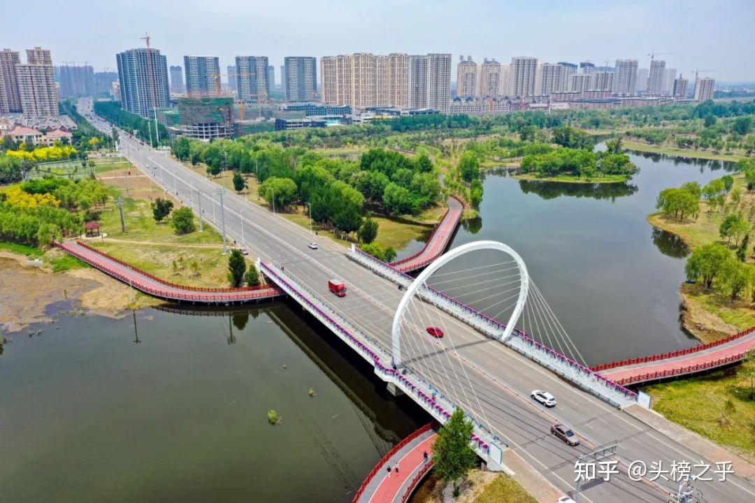 开展沈北路等重点街路亮化工程,打造千禧公园等灯光秀场.