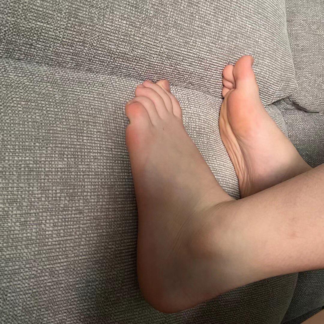女生粉粉嫩嫩的脚长什么样? - 知乎