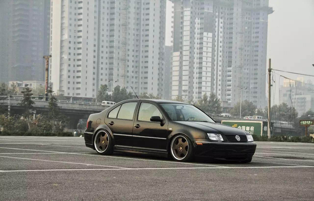 我爱拍车丨黑色宝来mk4低姿态的态度,国外大片的即视感! - 知乎