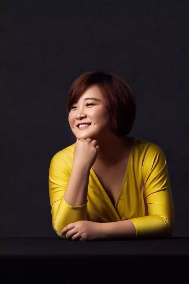 另外一个合伙人贾玲姐,相信大家都认识了.