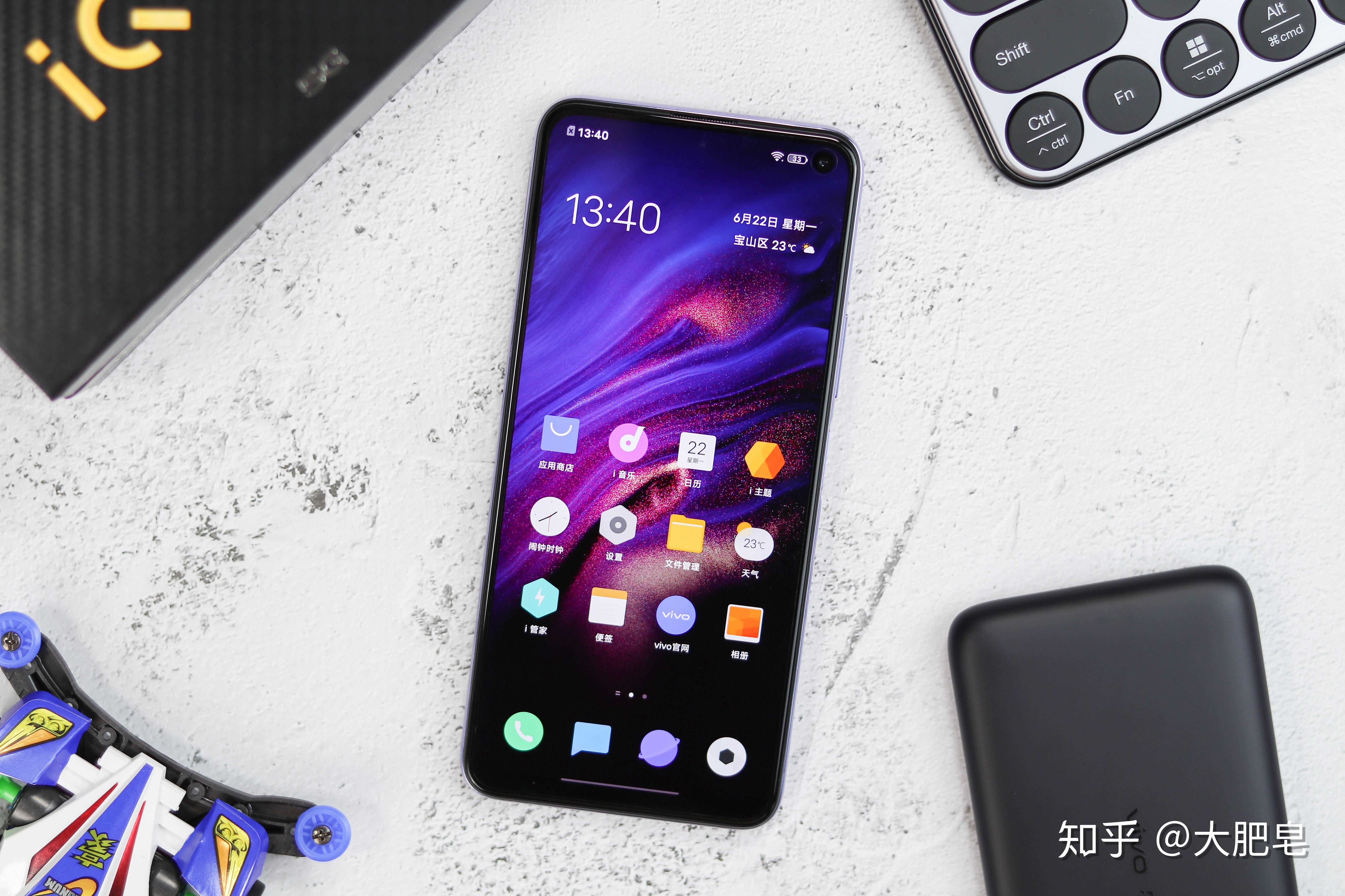 性能与颜值共存iqooz1幻彩流星开箱