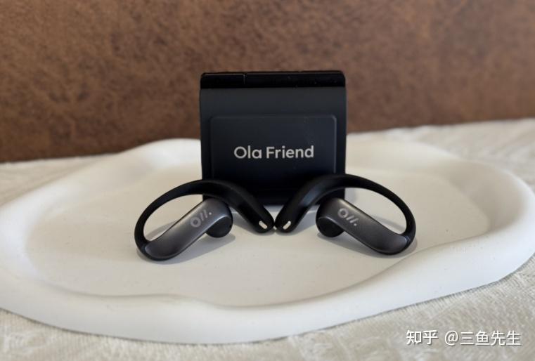 字节跳动豆包首个真AI大模型智能体Ola Friend耳机到底怎么样？AI