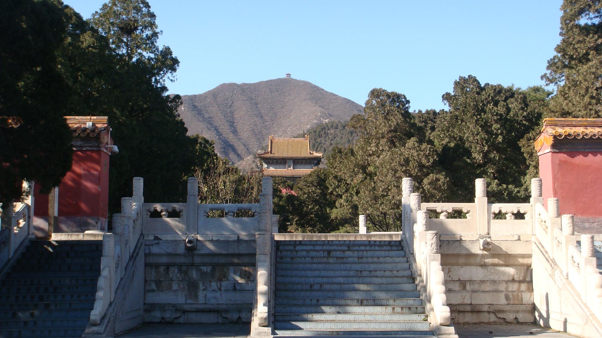 [图说]古今影像大明十三陵－－十五，明神宗万历帝朱翊钧定陵之开放的皇陵-明十三陵背后的帝王传奇