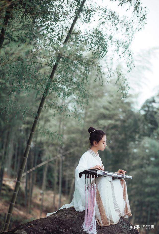 滴泪情依旧.空对月,孤相守.抚琴肠寸断,箫笛传悲奏.