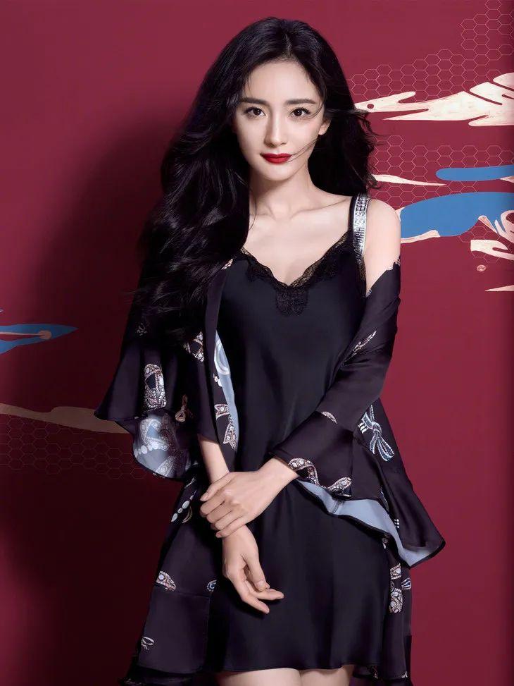 时髦办rihanna的新内衣广告这是能免费看的画面吗