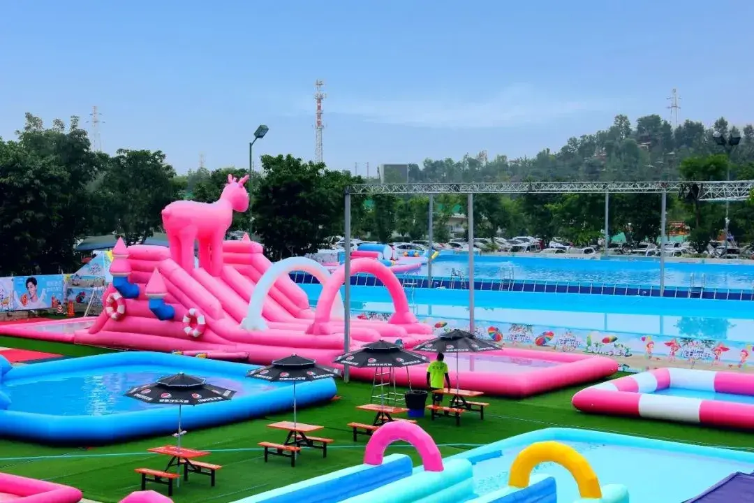 超一万坪水上乐园感受浪漫在轻柔的细沙之上夏日的泡影,粉色的回忆