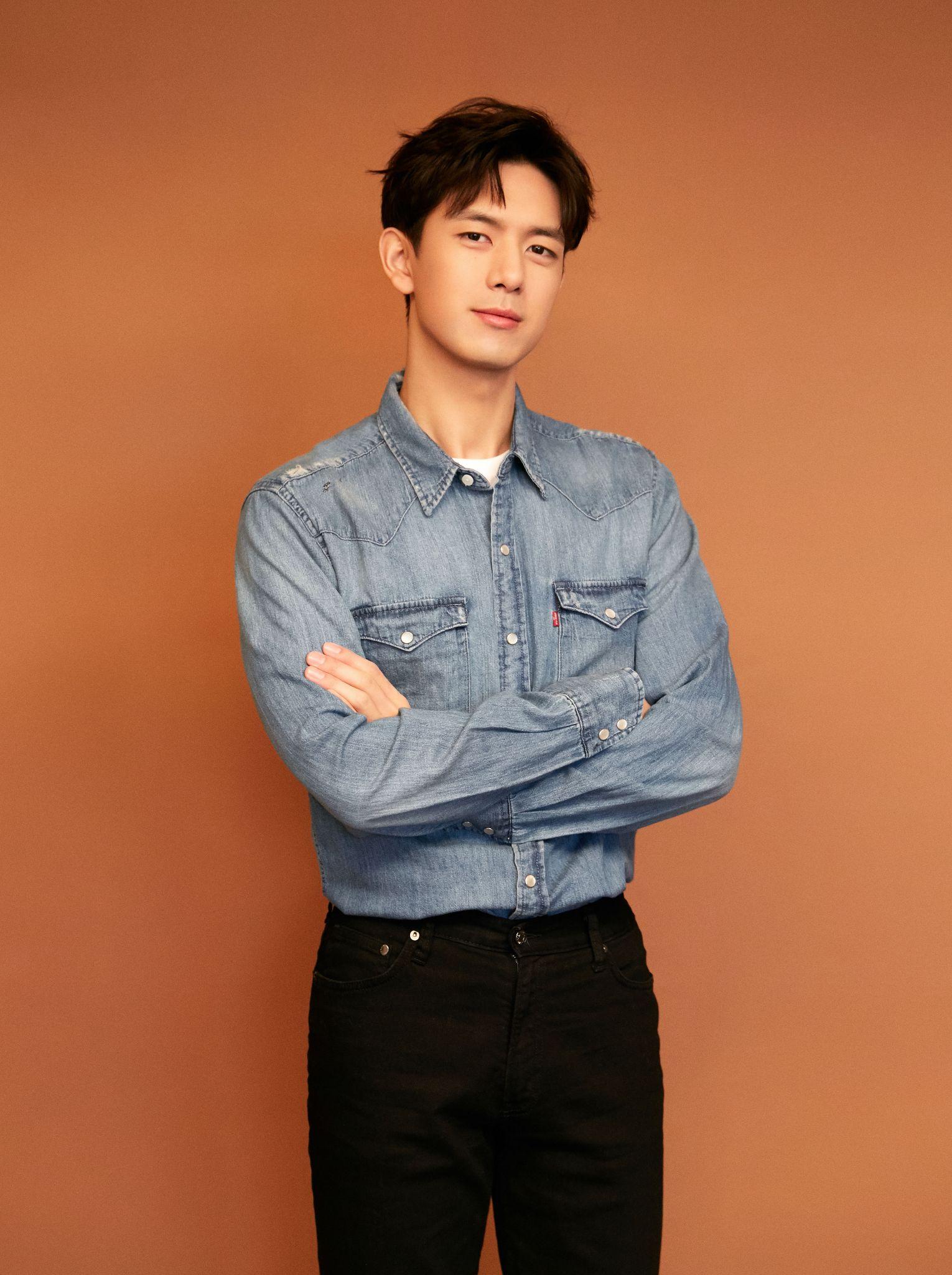 娱乐圈里,演技与颜值同时具备的新生代男演员,你最先想到了谁?