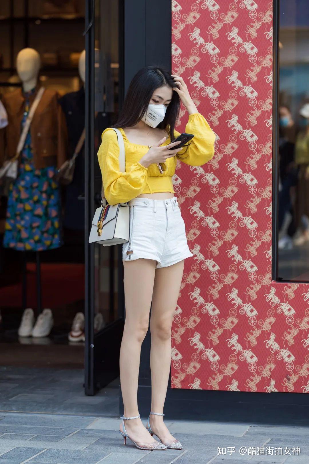 街拍女神:夏日街头的热裤妹子们