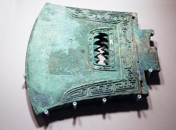 刃薄则容易损坏,沉重则不便于操作,因此这些大钺并不适合作为武器使用