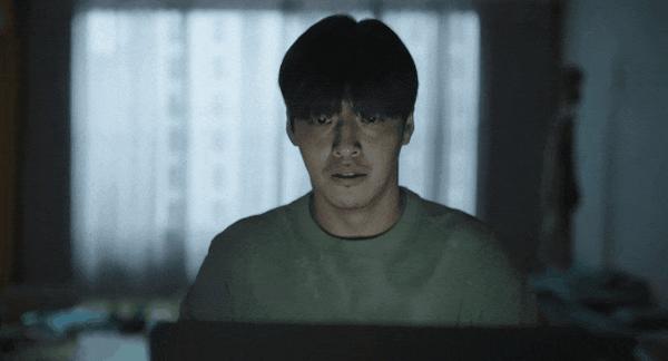 《墙外之音》诡异噪音+奇葩邻居,惊悚尺度炸裂