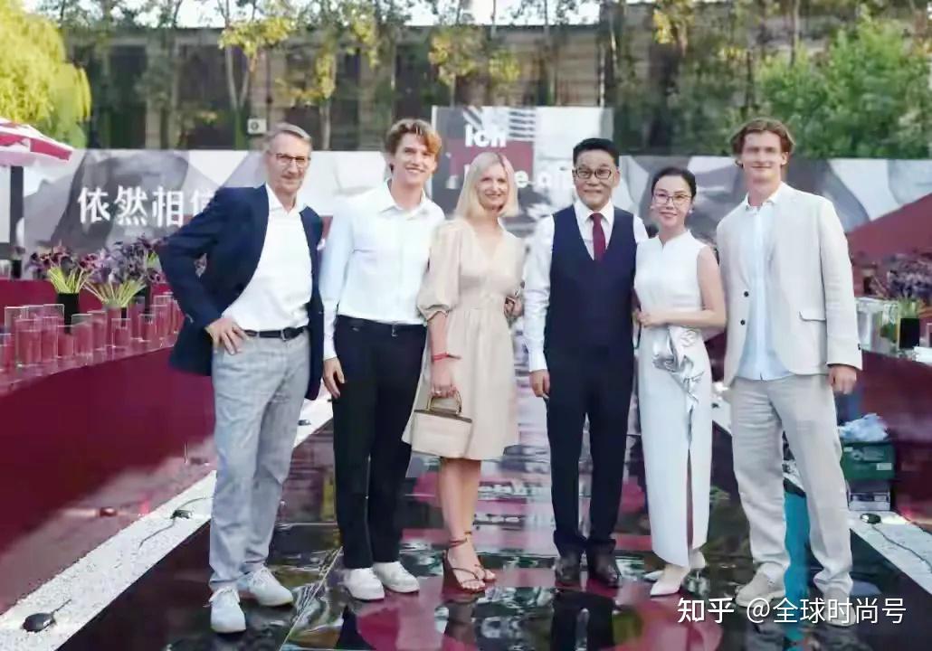 张丹红德国婚史挺惨,大女儿穿搭甜美颜值高,小女儿身材如超模 - 知乎