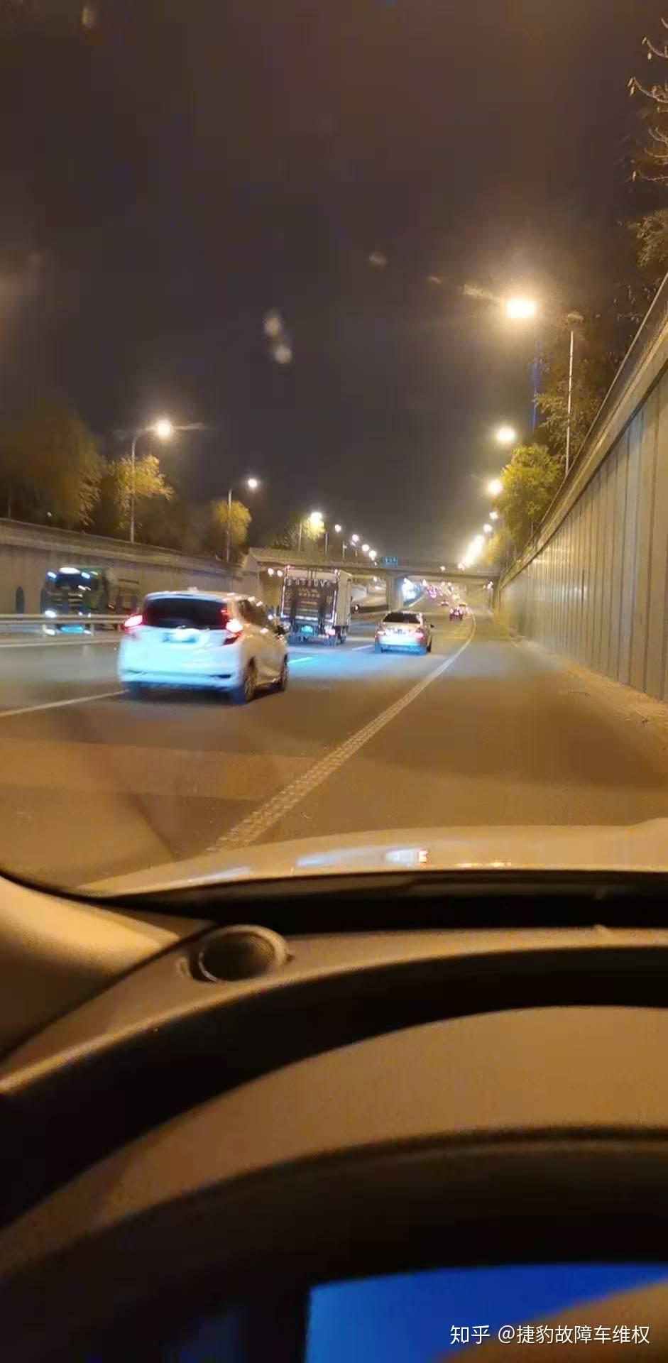 下午剛剛提車,晚上下班開車駕駛回家(走的西五環路,車流量非常大,後面