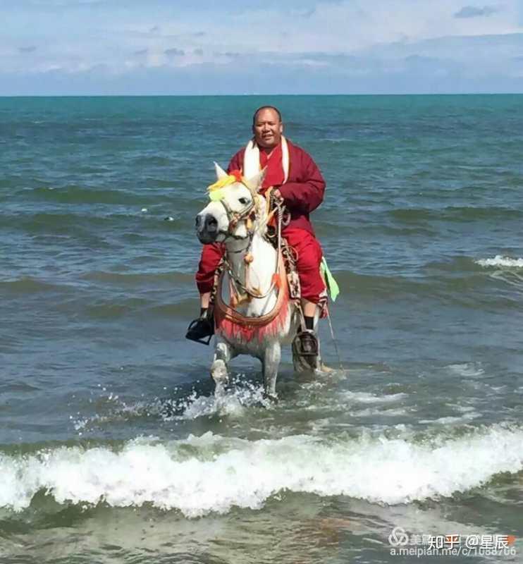 祈愿德庆益西降措仁波切身寿永固眷属和合法幢高竖佛行广大