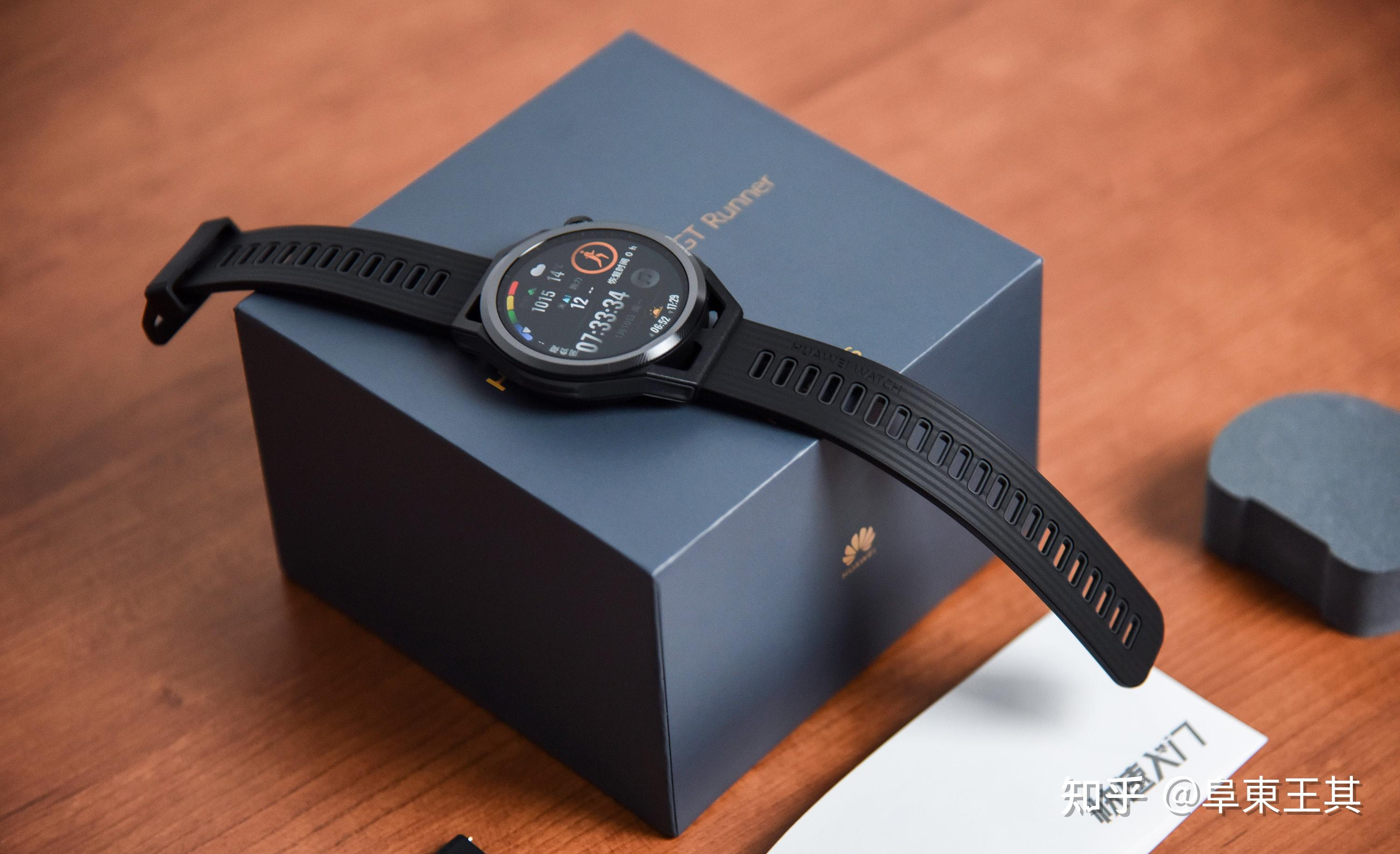 专业跑表也能日常百搭华为watchgtrunner开箱图赏