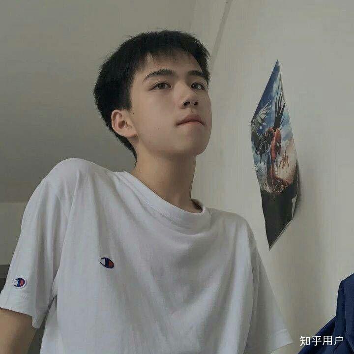 有无高中素人帅哥的照片?晒出你们学校最好看的男生的照片,跪求?