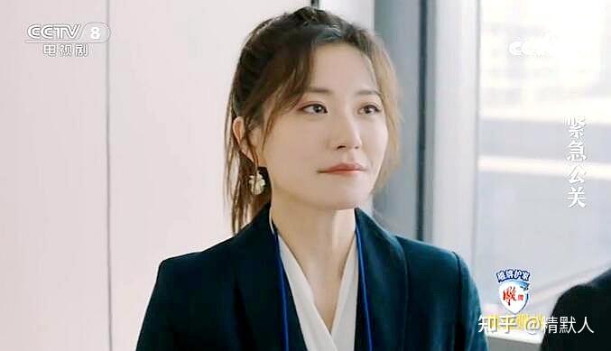 公关之钱蕾干净清爽白领范十足走得不带一片云彩让人敬佩