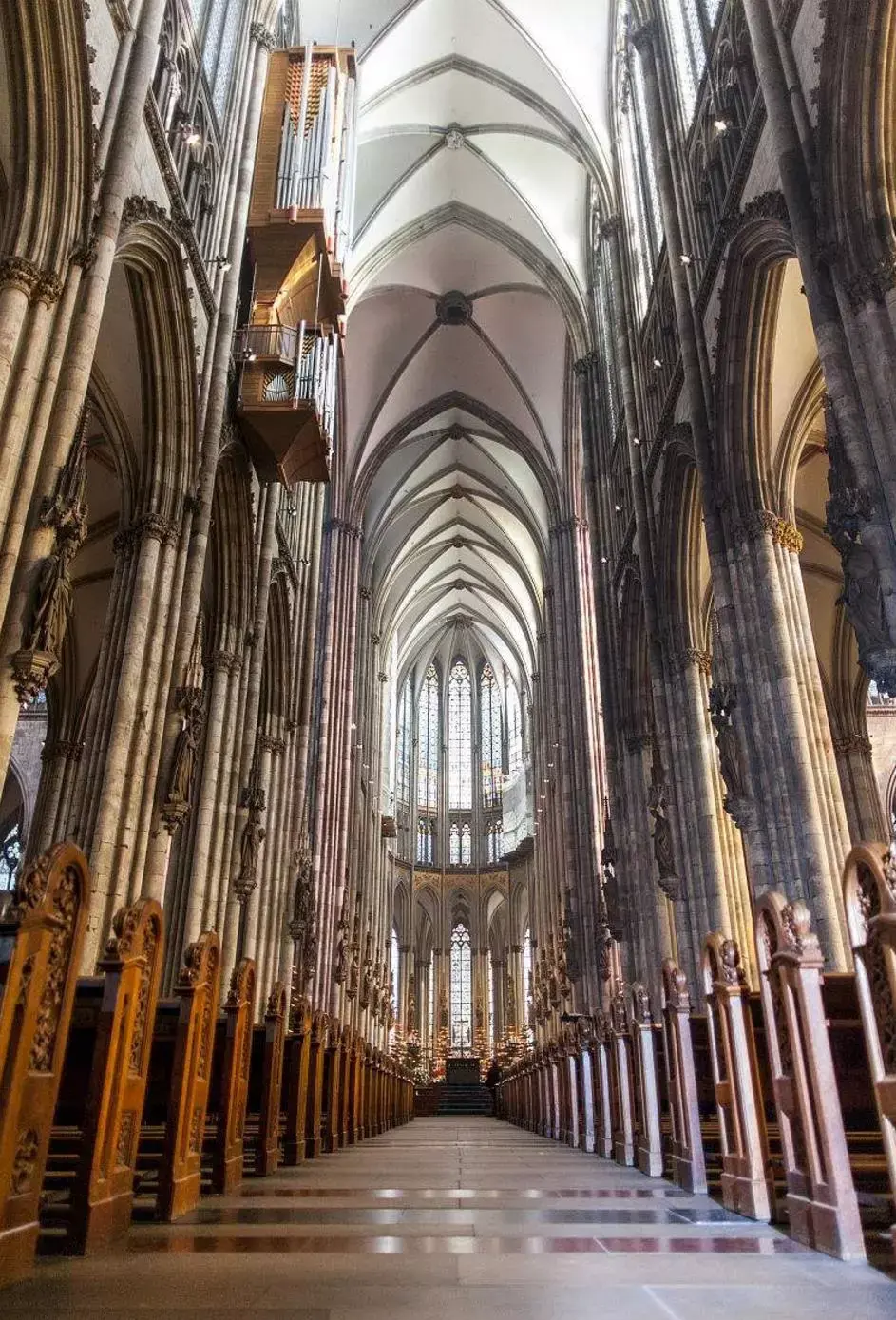 科隆大教堂内部米兰大教堂内部哥特式建筑大概就介绍到这里,下面该说