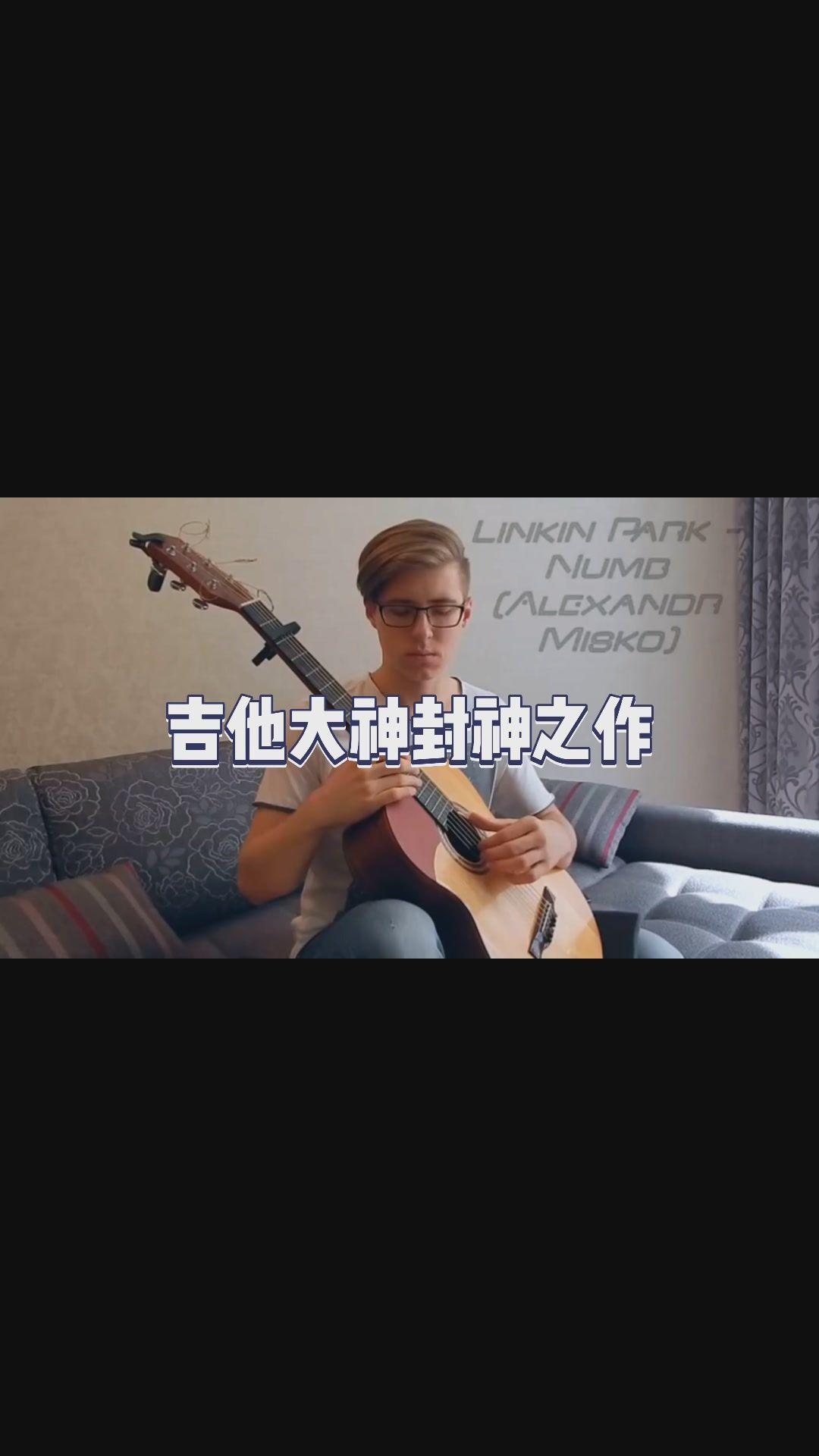 live挑战:越南盲人老爹灵魂吉他弹奏,这技术这歌声.