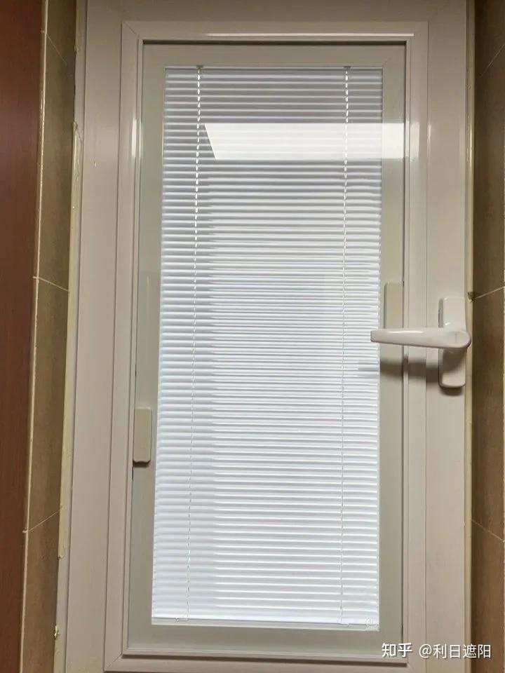 1,内置磁控百叶窗