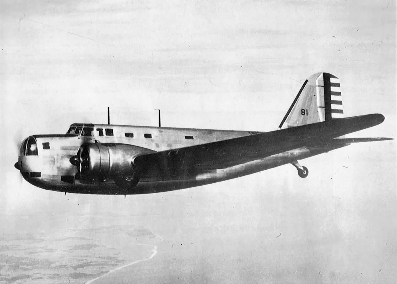 1939年蠢萌的主力轰炸机b-18,连尾炮都没有1939年美陆航主力战斗机p