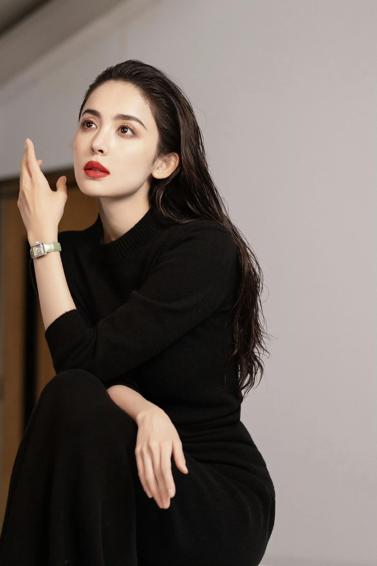 古力娜扎美照大放送,湿发红唇演绎中性高级感,不一样的娜扎好美 - 知乎