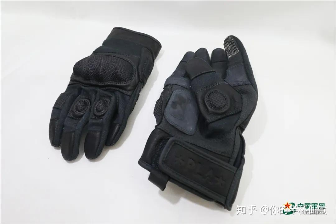 战术手套,碳纤维防撞壳结构,弓形手型设计,便于击打和射击,样图展示.