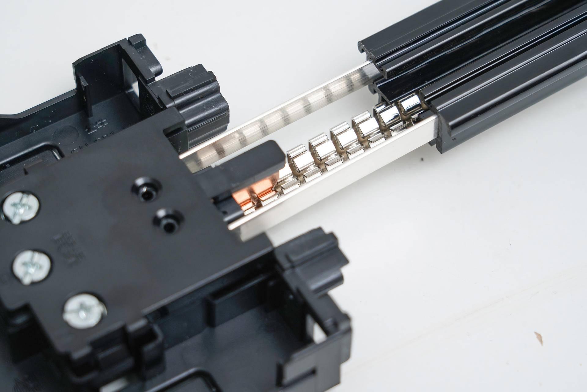 工科男硬核拆解横评6款轨道插座,西门子公牛德力西通通都有! - 知乎