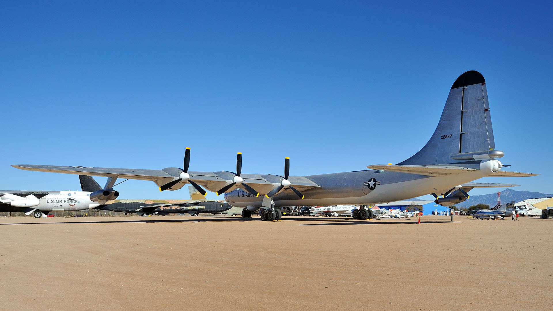 世界武器巡展——B-52“同温层堡垒”重型轰炸机 - 知乎