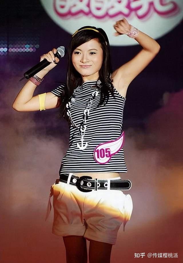 超女"从不缺是非,不仅许飞当众怼了尚雯婕,那场风波还引发了当年沈阳