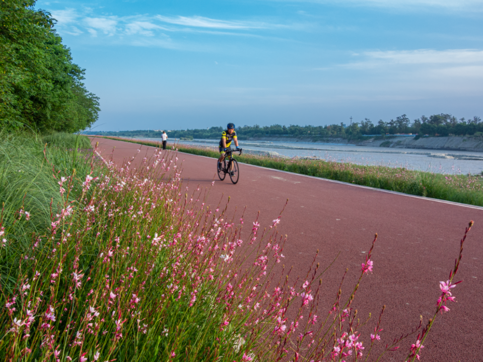 已参加了10年的车迷节,除了日常上下班,周末出行,成都的三环,绕城绿道