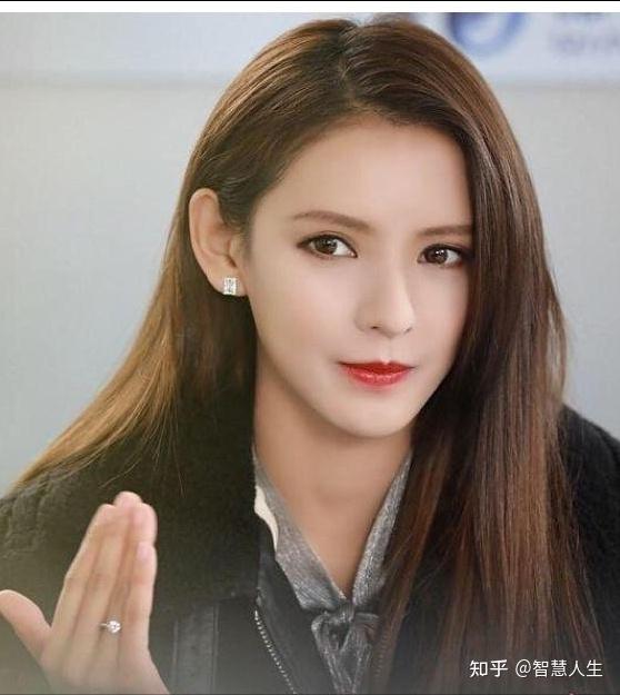 目前张予曦的《与君歌》正在播出,后面还会进组《千秋令》,而刘学义在